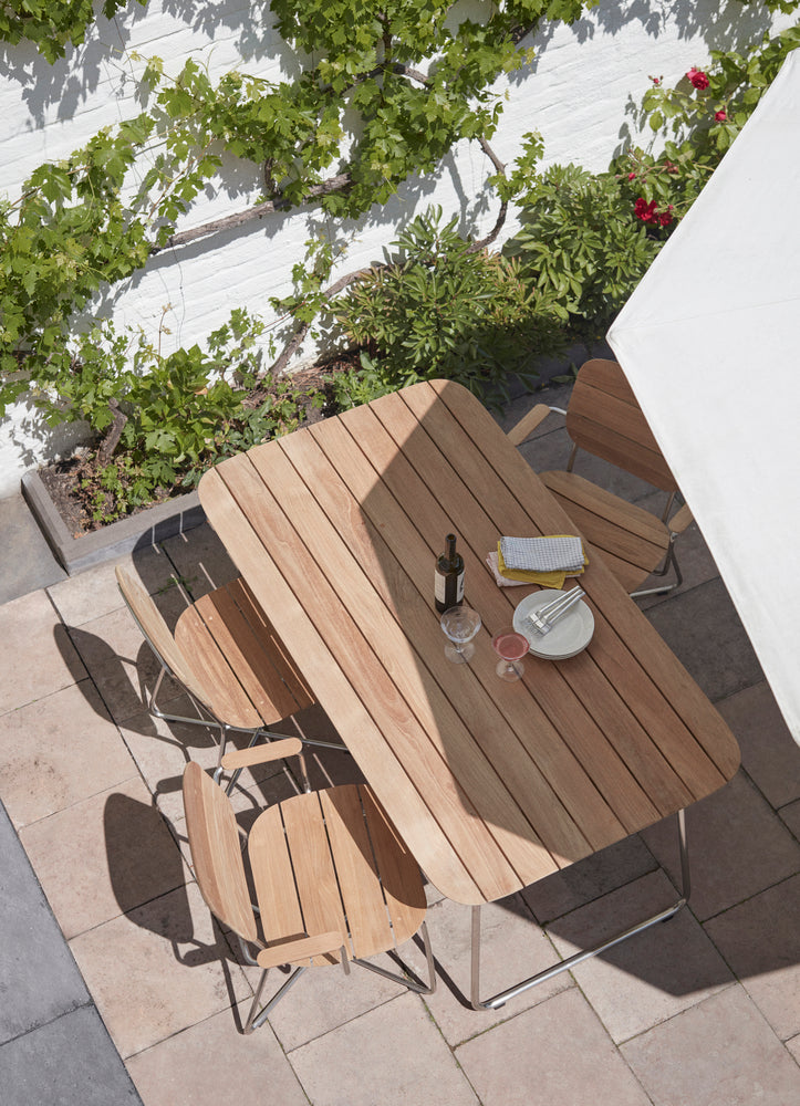 Outdoor Living with the Lilium Series by Fritz Hansen