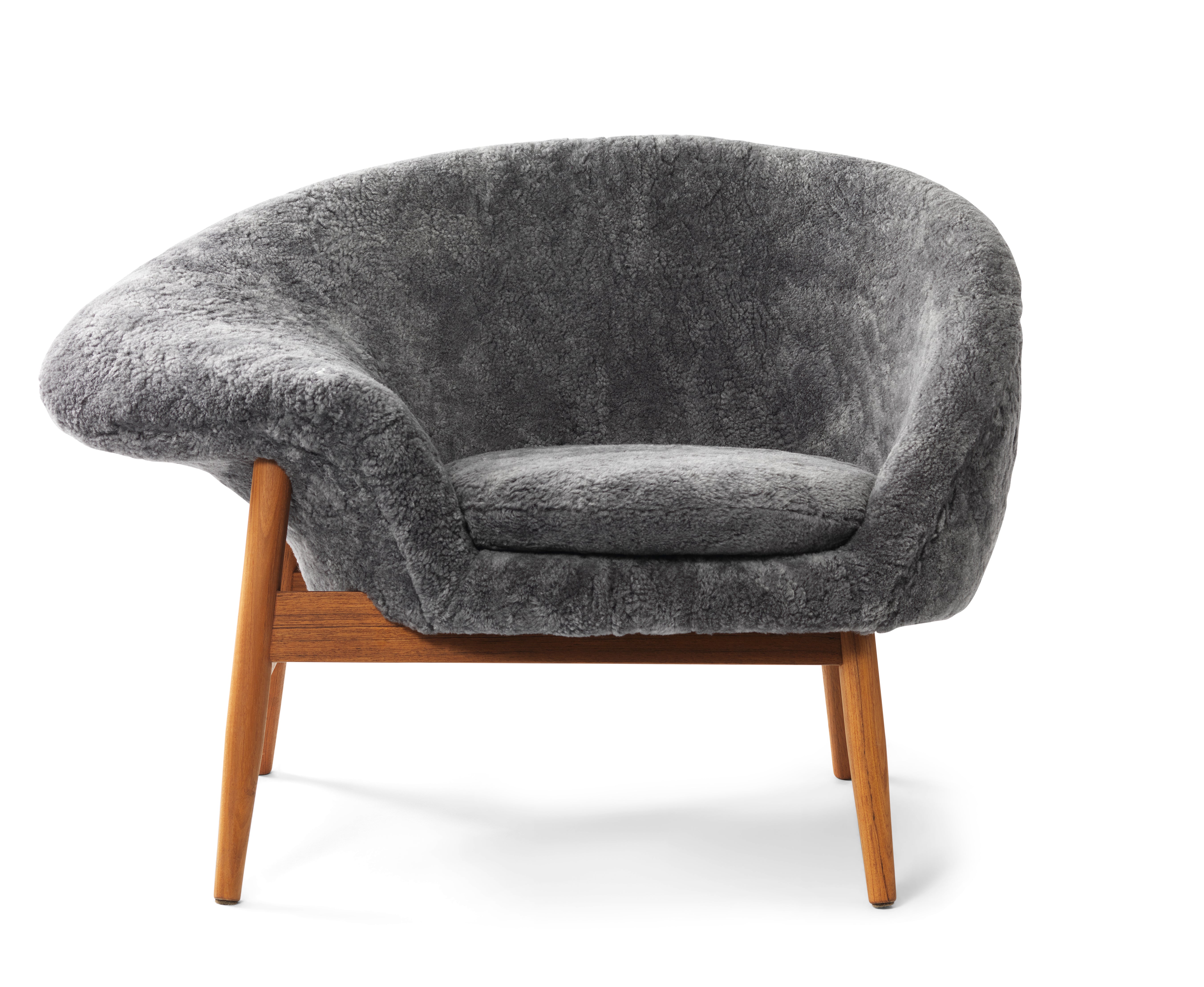 Fried Egg Chair in Shearling