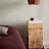Mesa auxiliar de madera de nudo