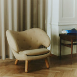 The Pelican Chair by Finn Juhl | Fabric