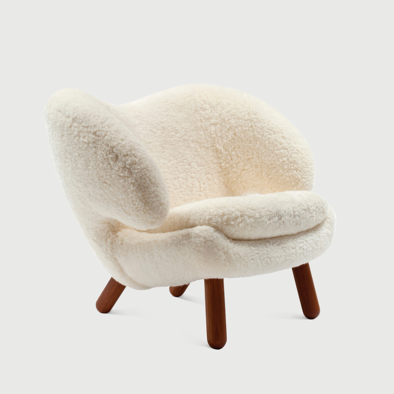 The Finn Juhl Pelican Chair Sheepskin